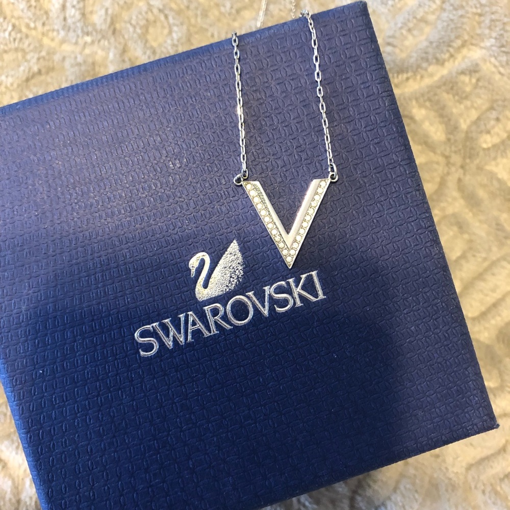 NWOT! Swarovski V Crystal Necklace